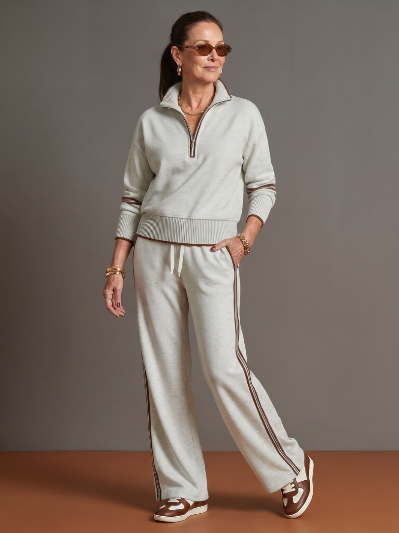 Rain | Conjunto de pantalones de pernera con rayas laterales y manga larga con cuello con cremallera