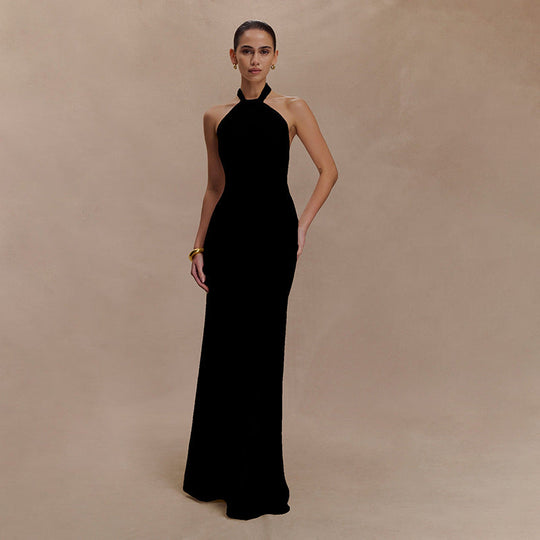 Lilia - Vestido largo ajustado con cuello halter
