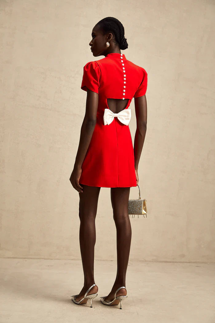 Ana – Vestido mini rojo con mangas pétalo y lazo