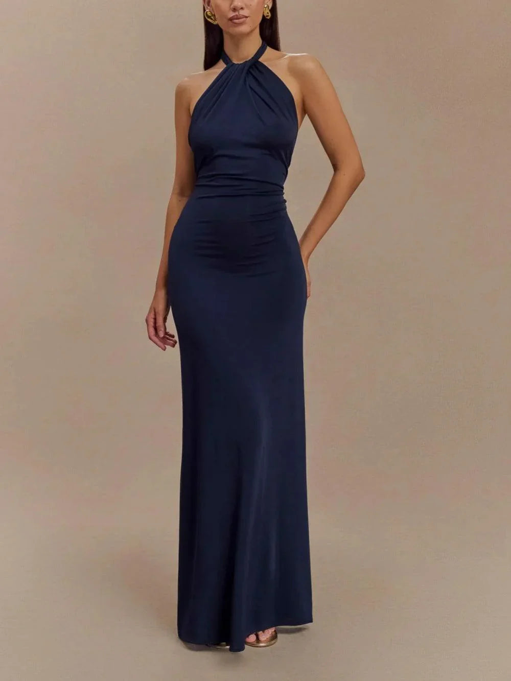Lilia - Vestido largo ajustado con cuello halter