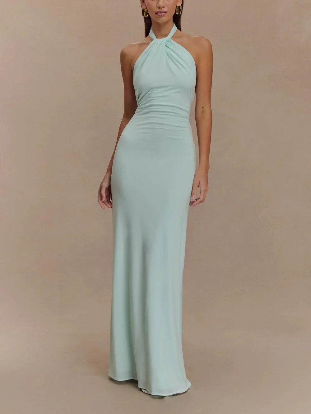 Lilia - Vestido largo ajustado con cuello halter