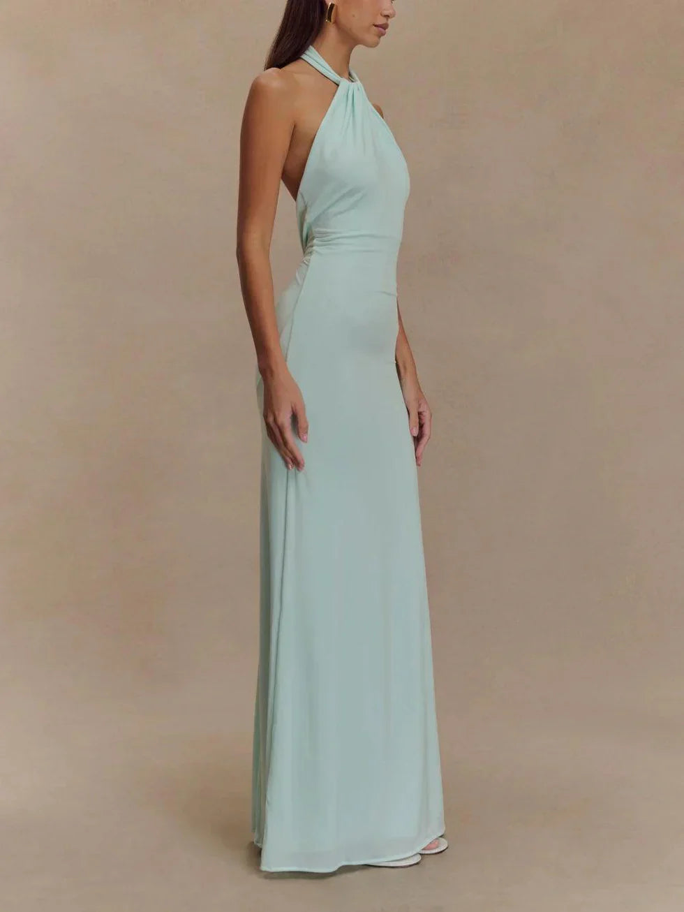 Lilia - Vestido largo ajustado con cuello halter