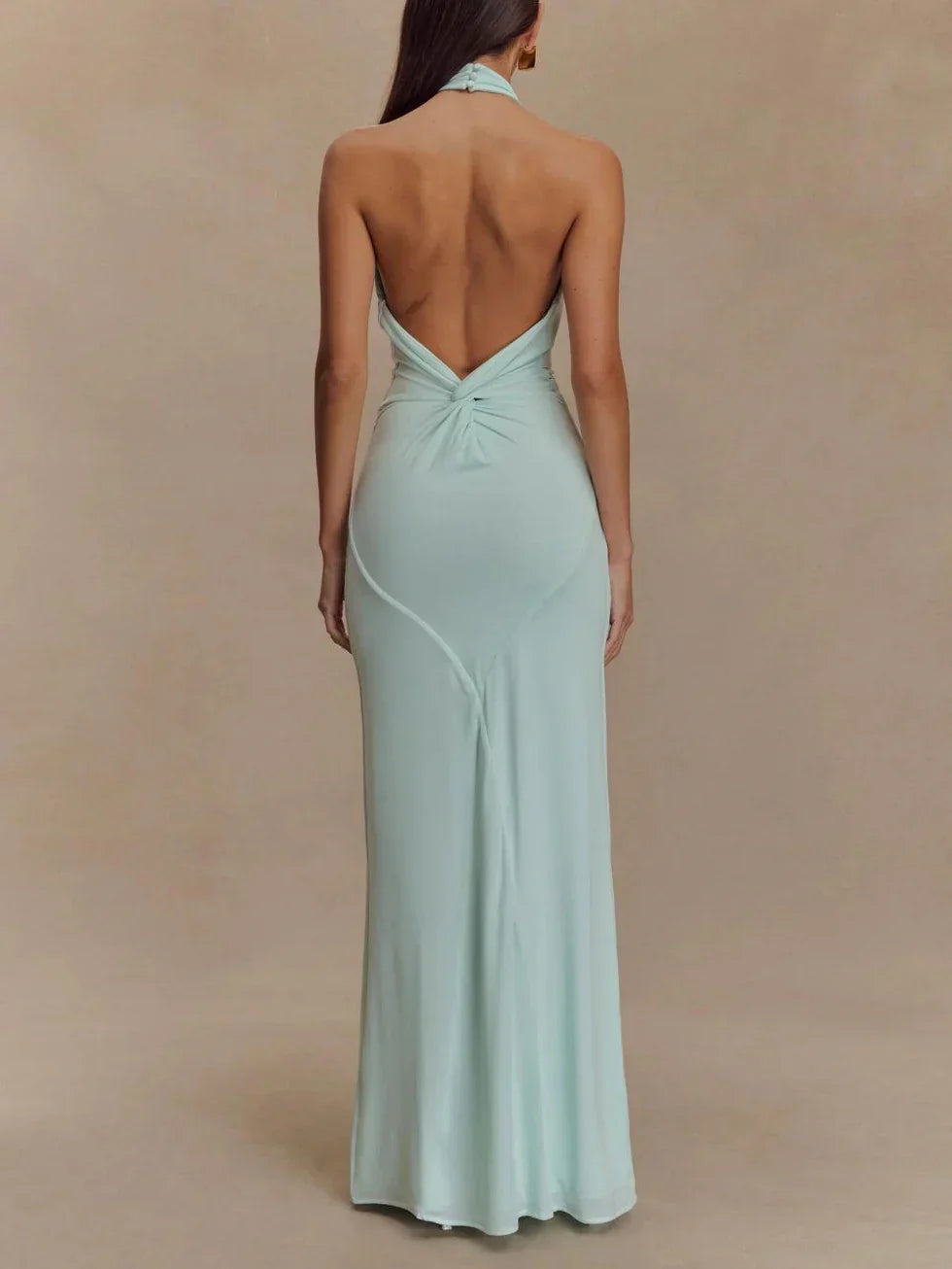 Lilia - Vestido largo ajustado con cuello halter