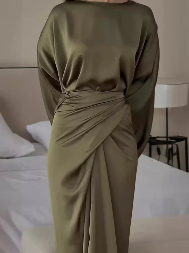 Patricia – Vestido maxi satinado con manga murciélago