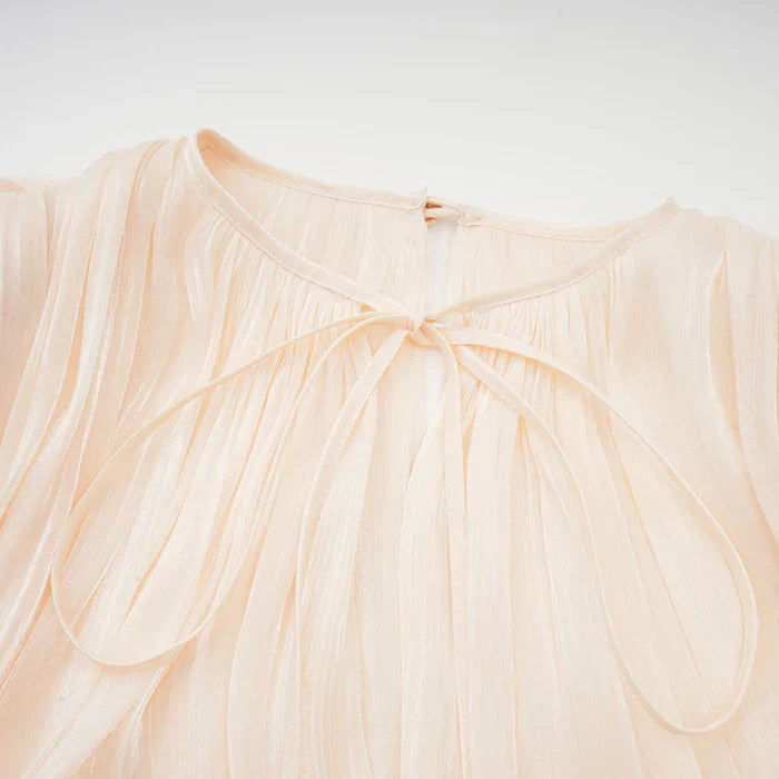 Eugenia – Vestido mini con volantes y pliegues neutros