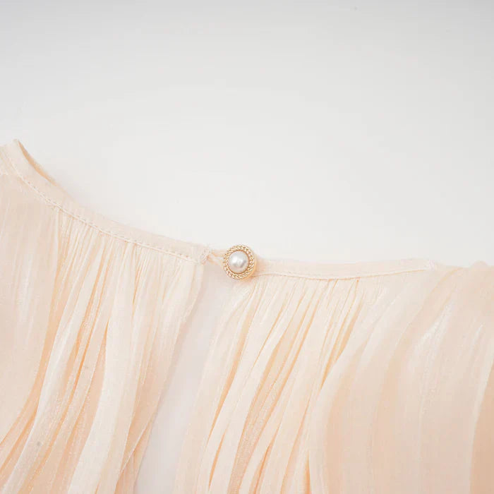 Eugenia – Vestido mini con volantes y pliegues neutros