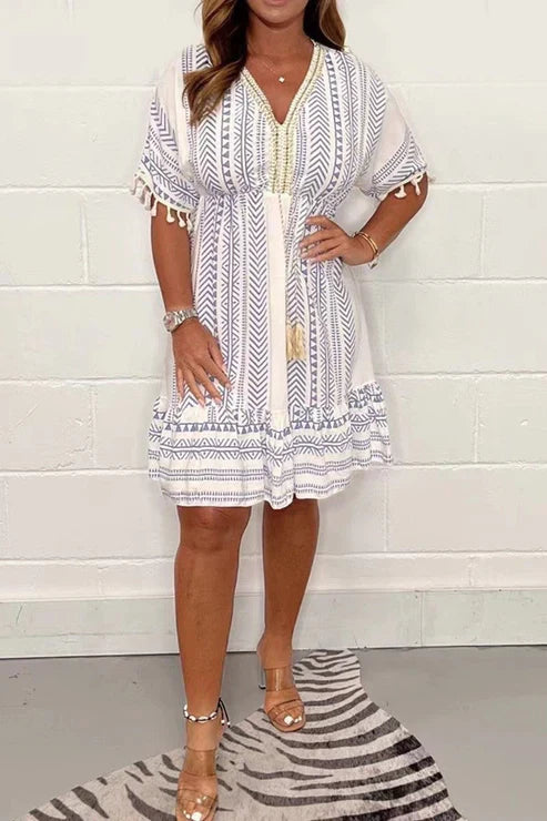 Nuria – Vestido corto con estampado étnico y detalles en borlas