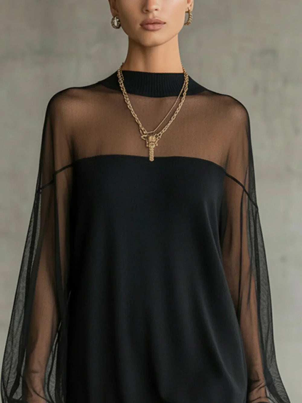 Susana – Minivestido negro con cuello alto y malla