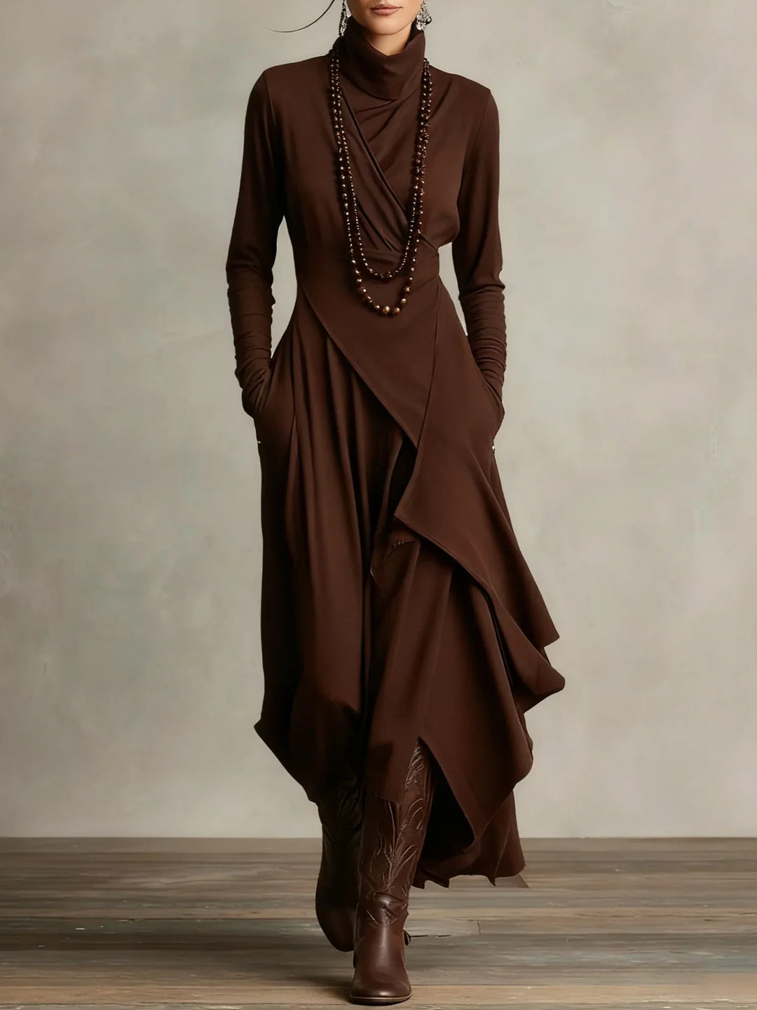 Nerea – Vestido maxi de cuello alto con diseño asimétrico
