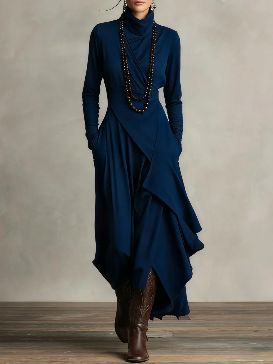 Nerea – Vestido maxi de cuello alto con diseño asimétrico