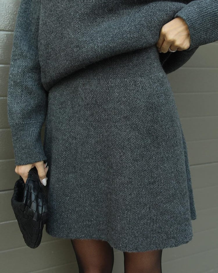 Lara - Conjunto de otoño de punto con jersey y falda