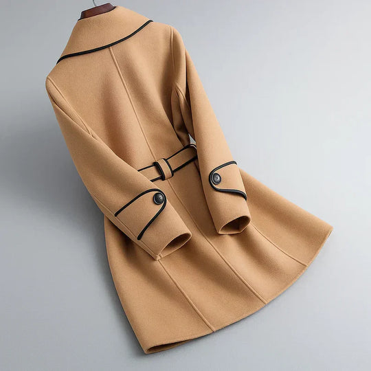 Marla - Gabardina elegante con ribetes contrastados