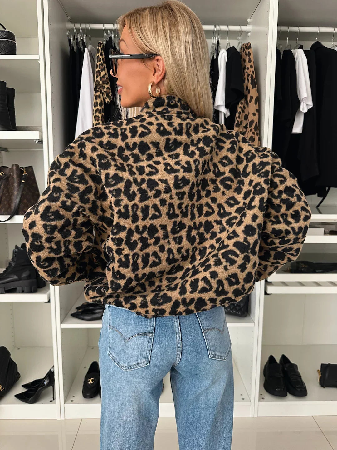 Lidia / Chaqueta de estampado animal con estilo moderno