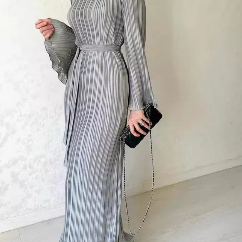 Felicia™ – Vestido largo plisado con mangas acampanadas