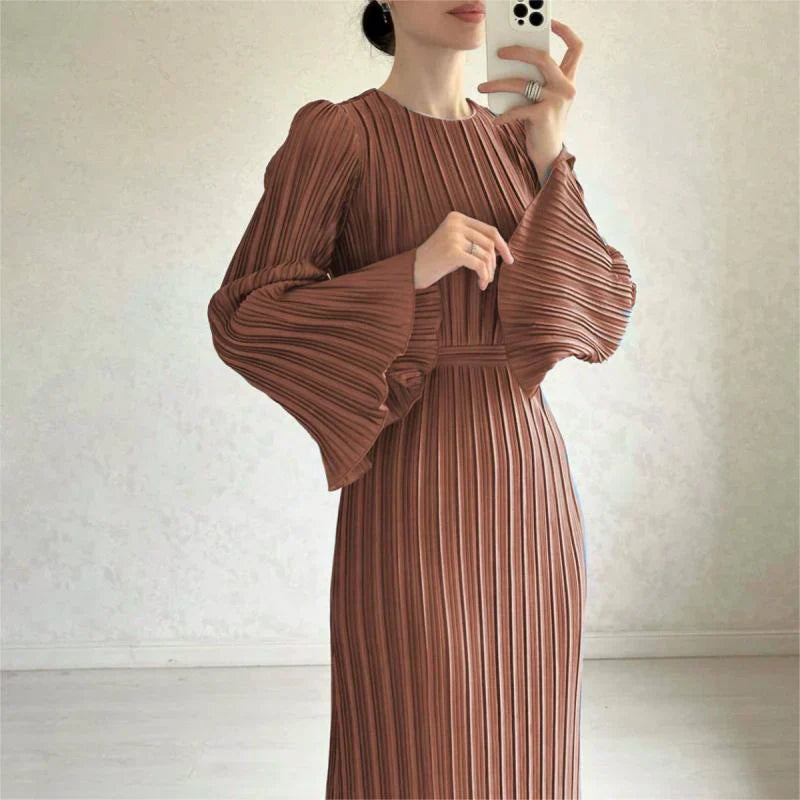 Felicia™ – Vestido largo plisado con mangas acampanadas