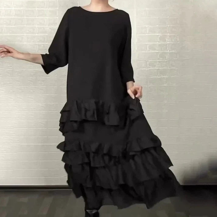 Eva – Vestido oversize fluido con volantes y capas