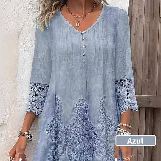 Lucía™ Vestido corto con bordado floral y encaje, manga 3/4 y escote en pico