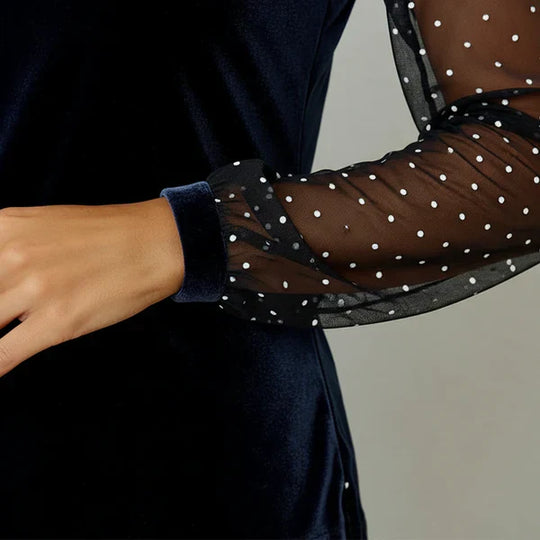 Mireia – Blusa elegante con escote en V y mangas de mesh